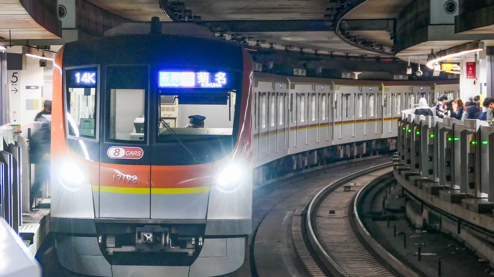 A Tokyo Metro 17000 series train arriving at Shibuya Station on the Fukutoshin Line.